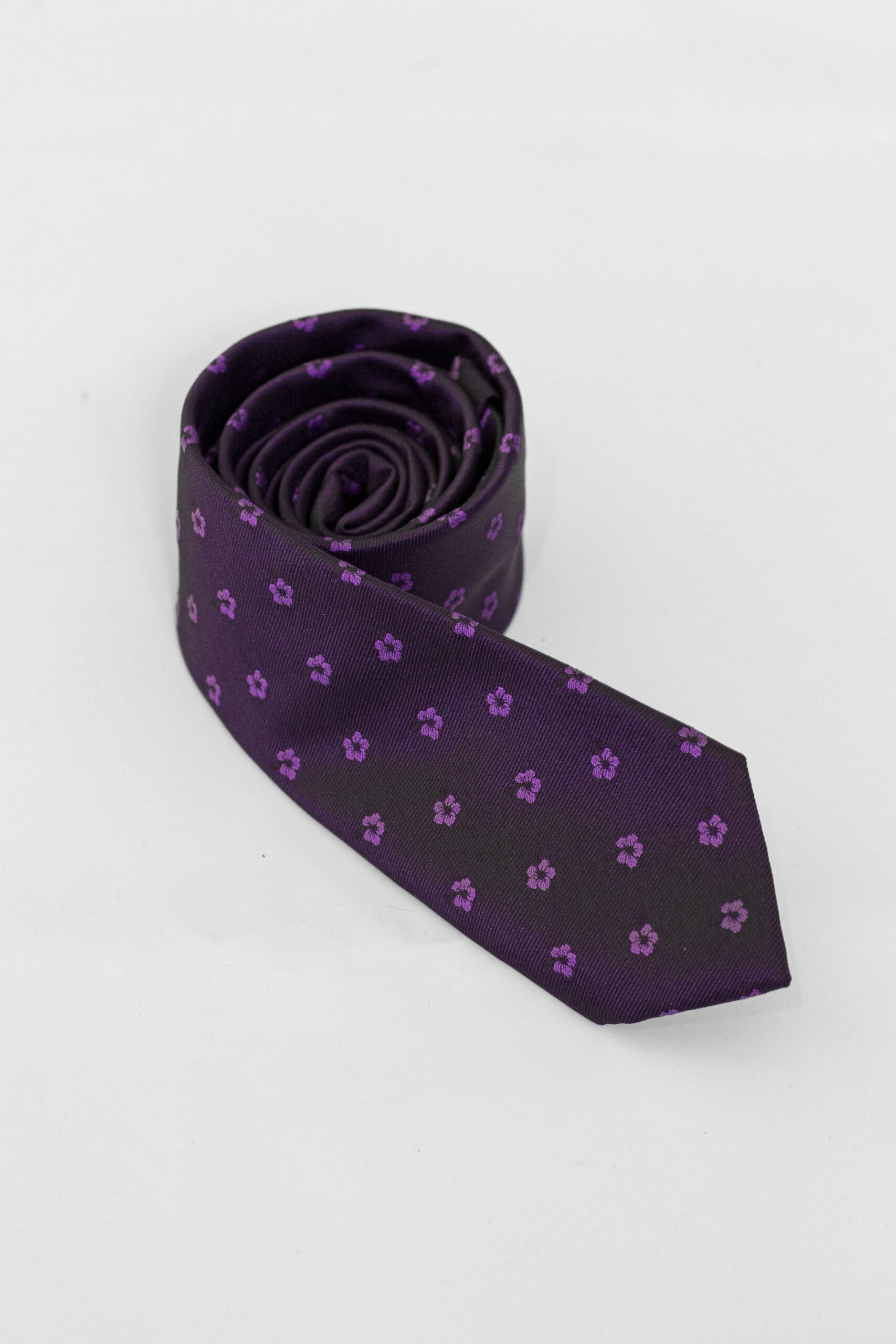 Corbatín Violeta con Flores Lila