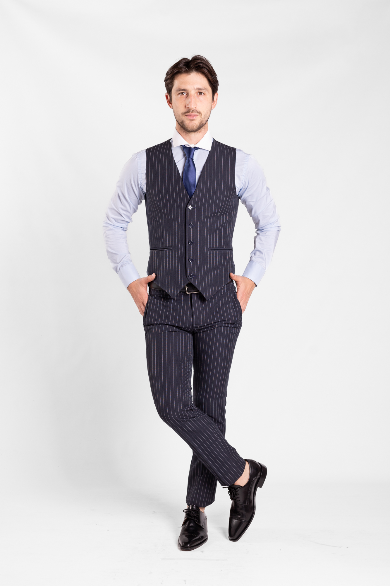 Traje Azul con Rayas Blancas - Imagen 3