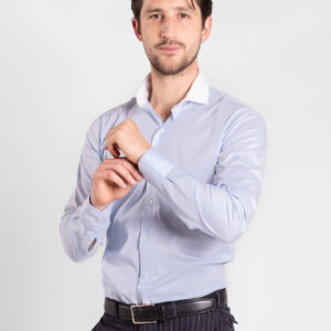 Camisa Celeste con Cuello Blanco